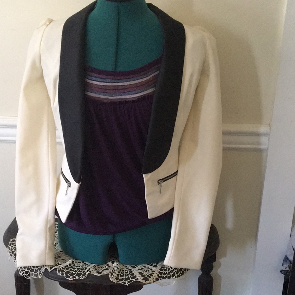 Candies Blazer white with black trim size XS